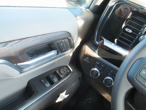 New 2026 GMC Sierra 1500 SLT w/ SLT Premium Plus Package image 17