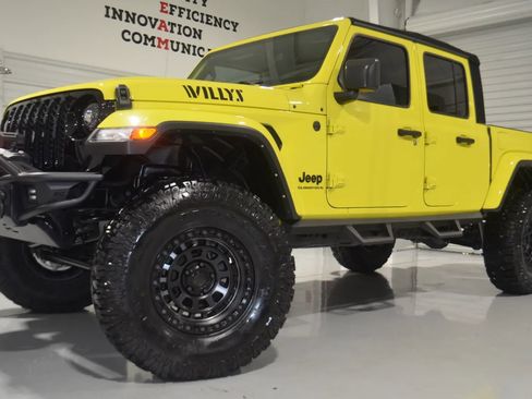 Used 2023 Jeep Gladiator Sport image 1