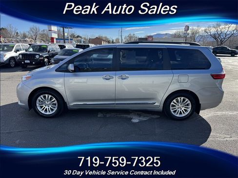 Used 2016 Toyota Sienna XLE Premium image 4