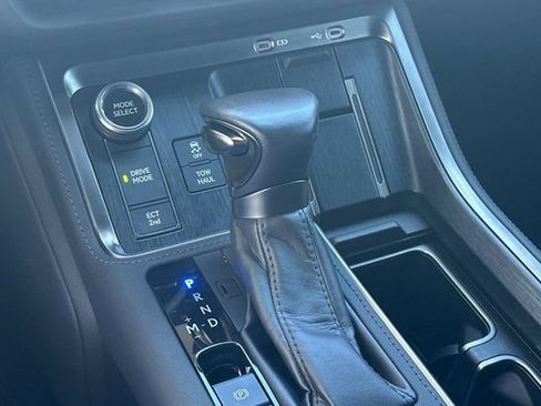 Used 2024 Lexus GX 550 w/ Accessory Package (31) image 24