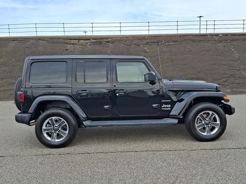 Certified 2022 Jeep Wrangler Unlimited Sahara w/ Cold Weather Group image 7