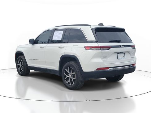 Used 2024 Jeep Grand Cherokee Limited AWD/4WD image 3