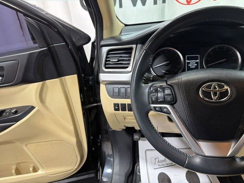 Used 2016 Toyota Highlander XLE AWD/4WD image 24