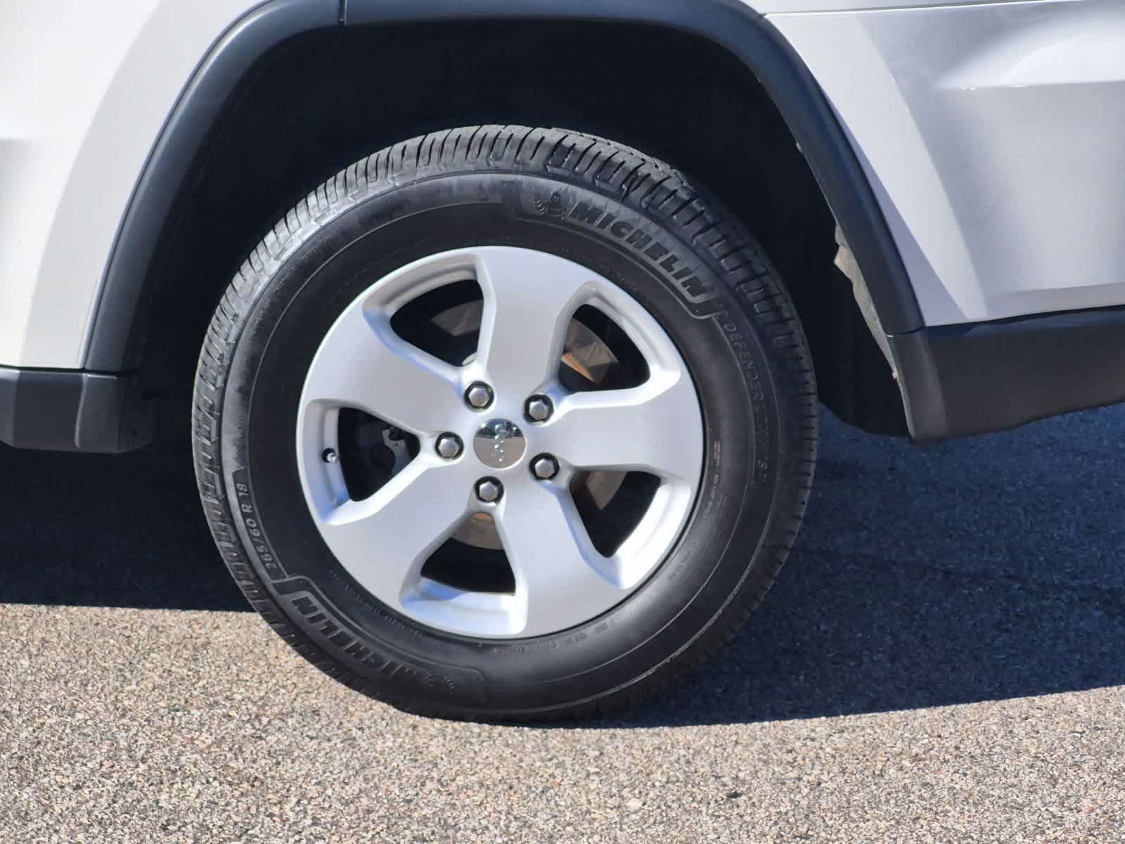 Used 2012 Jeep Grand Cherokee Laredo AWD/4WD image 14