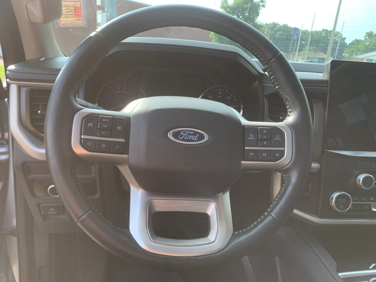 Used 2023 Ford Expedition XLT RWD image 29