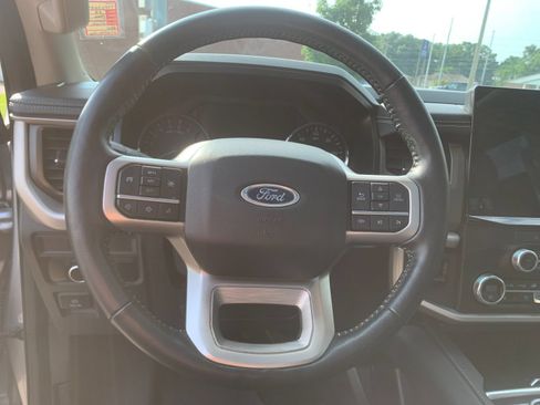 Used 2023 Ford Expedition XLT RWD image 29
