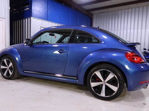 Used 2013 Volkswagen Beetle 2.0T image 2