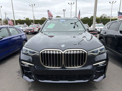 Used 2022 BMW X7 M50i w/ Cold Weather Package image 2