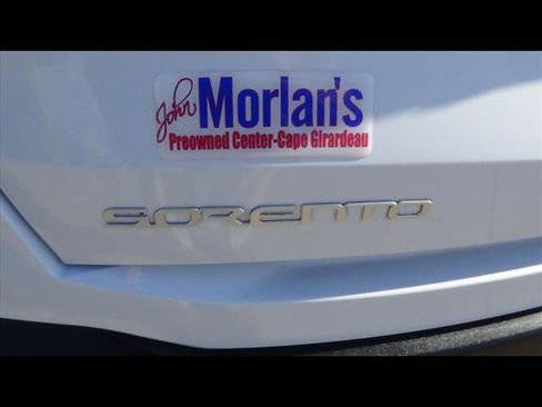 Used 2024 Kia Sorento S image 11