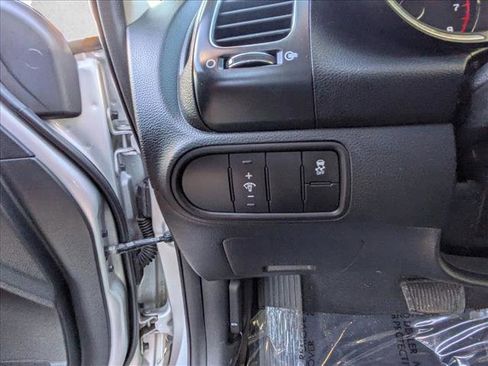 Used 2018 Kia Forte LX image 19