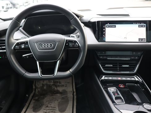 Used 2022 Audi e-tron GT Prestige w/ Prestige Package image 10