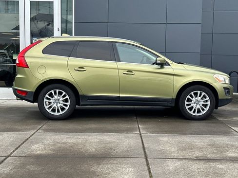 Used 2010 Volvo XC60 T6 image 2
