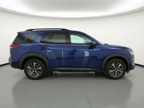 Used 2025 Nissan Pathfinder SV AWD/4WD image 11