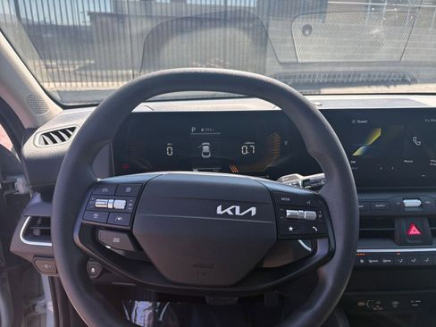 Used 2025 Kia K4 FWD image 33