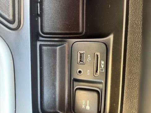 Used 2015 Jeep Cherokee Latitude FWD image 21
