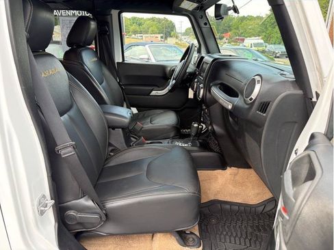 Used 2015 Jeep Wrangler Unlimited Sahara w/ Dual Top Group AWD/4WD image 11