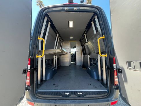 Used 2018 Mercedes-Benz Sprinter 2500 image 11