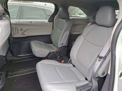 Used 2023 Toyota Sienna XLE image 8