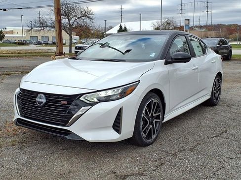New 2025 Nissan Sentra SR w/ SR Premium Package FWD image 3