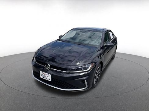 Used 2025 Volkswagen Jetta SE FWD image 7