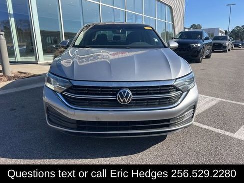 Used 2022 Volkswagen Jetta SE w/ Panoramic Sunroof Package image 2