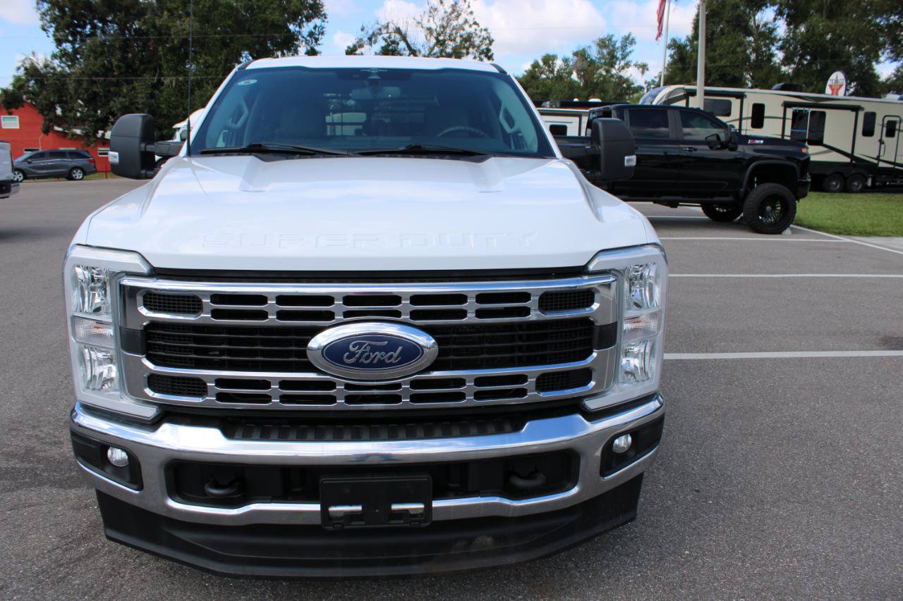 Used 2023 Ford F250 XLT w/ F-250 >10K GVWR Package AWD/4WD image 2