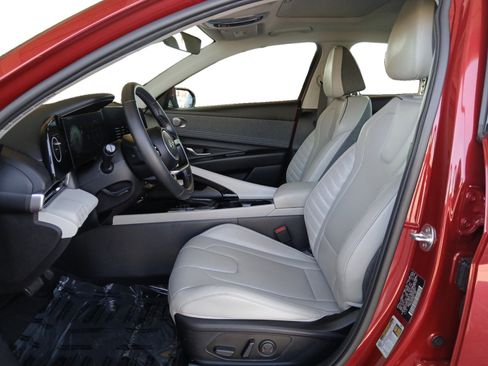 Used 2024 Hyundai Elantra Limited image 9