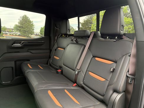 Used 2024 GMC Sierra 1500 AT4 w/ Technology Package AWD/4WD image 9