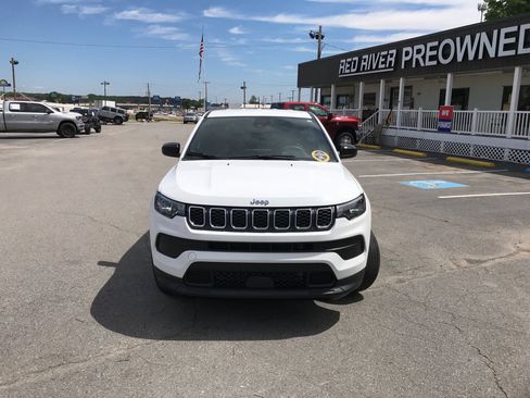 Used 2024 Jeep Compass Sport AWD/4WD image 3