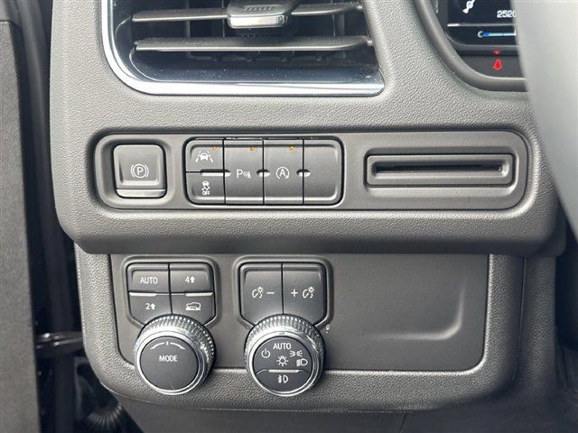Used 2023 GMC Yukon SLE w/ Gmc Pro Safety Plus Package AWD/4WD image 18
