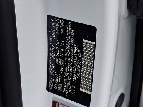 Certified 2024 Hyundai Elantra SEL FWD image 29