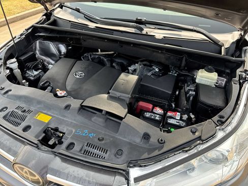 Used 2017 Toyota Highlander XLE FWD image 27