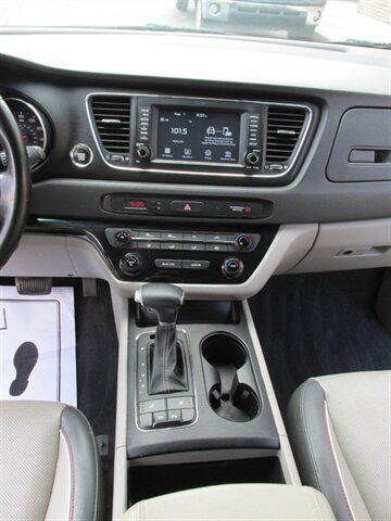 Used 2017 Kia Sedona LX w/ LX Essentials Premium Package FWD image 29