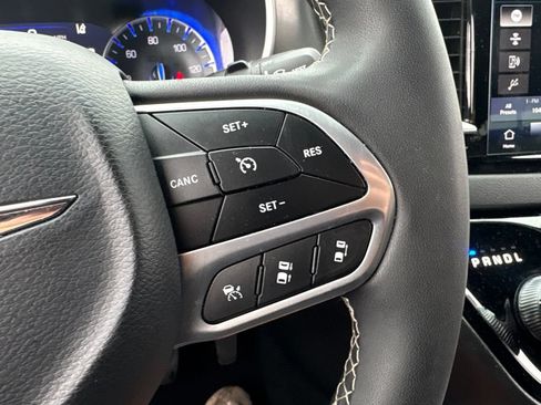 Used 2025 Chrysler Pacifica Select FWD image 22