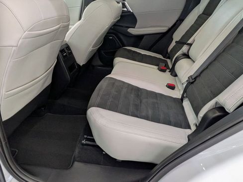 Used 2025 Mitsubishi Outlander SE FWD image 25