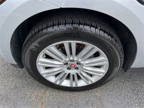 Used 2020 Jaguar F-PACE Premium image 9