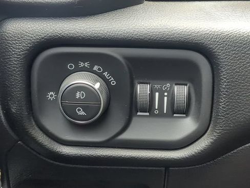 Used 2019 RAM 1500 Laramie AWD/4WD image 30