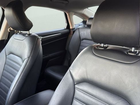 Certified 2017 Ford Fusion SE w/ Fusion SE Technology Package image 10