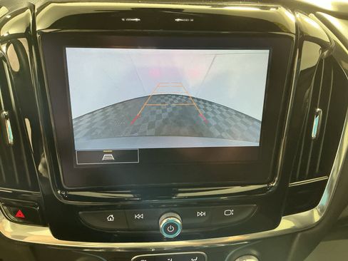 Used 2023 Chevrolet Traverse LT image 24