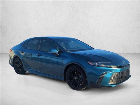 Used 2025 Toyota Camry SE FWD image 4