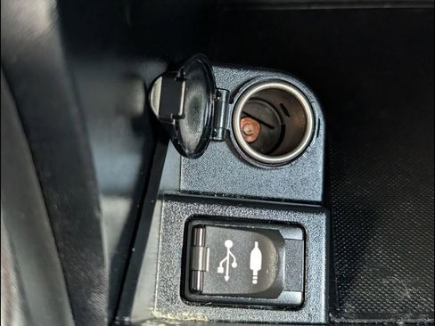 Used 2017 Toyota Camry SE FWD image 16