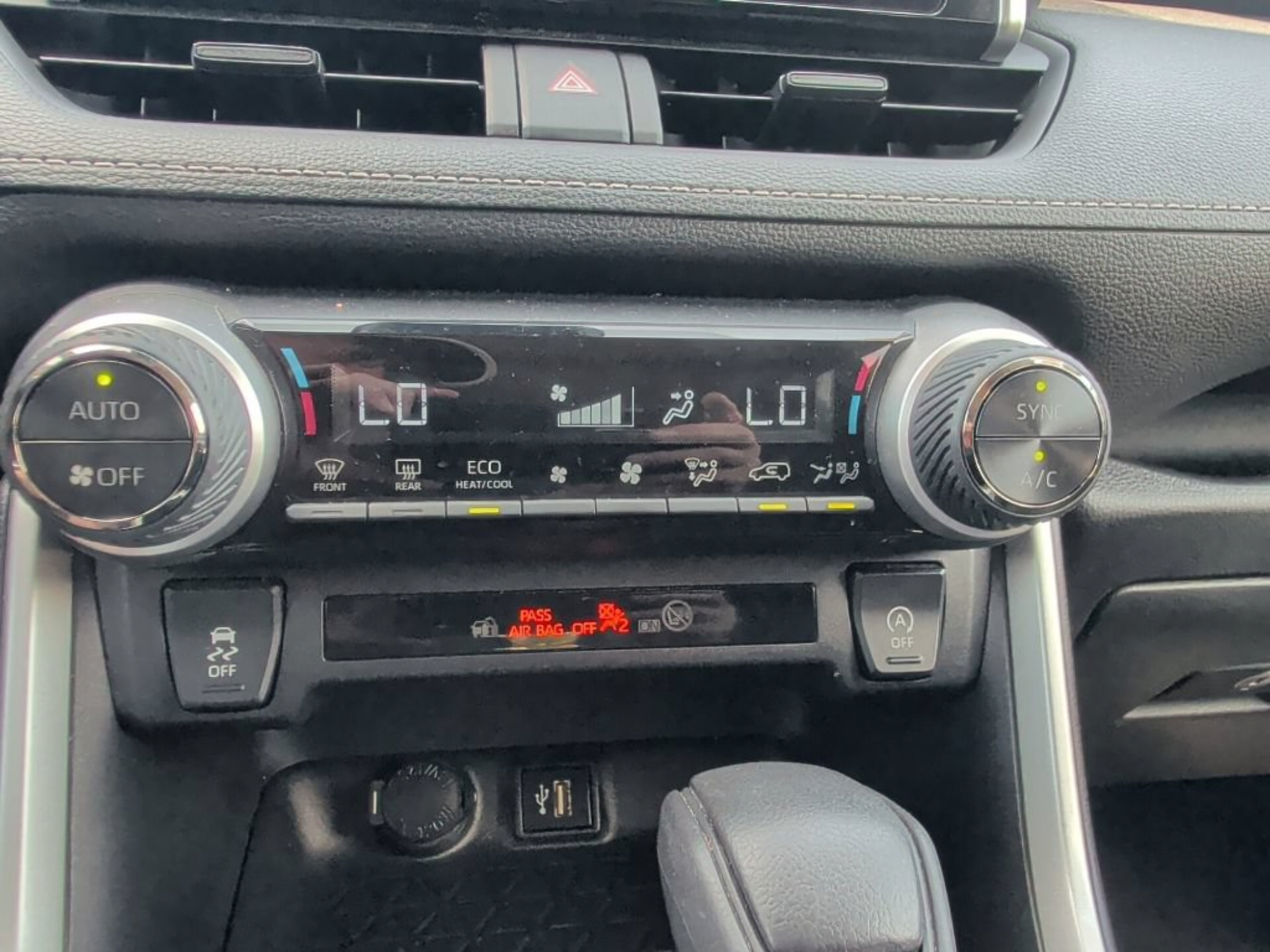 Used 2024 Toyota RAV4 XLE FWD image 23