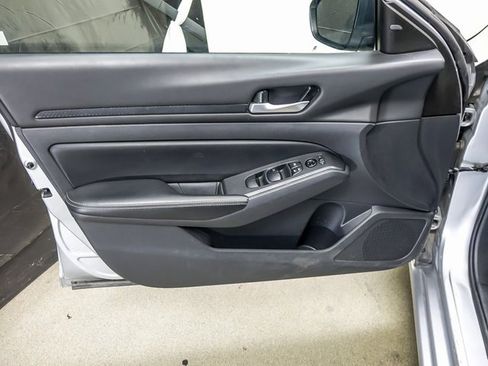 Used 2024 Nissan Altima 2.5 SV image 19