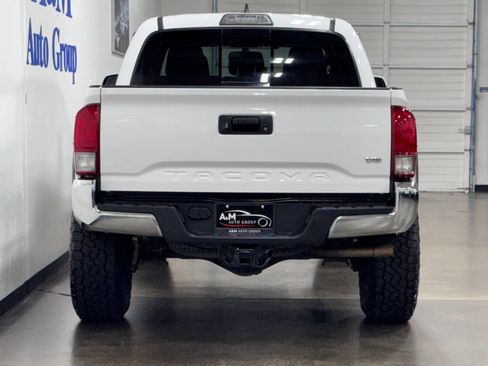 Used 2017 Toyota Tacoma TRD Off-Road w/ Tow Package AWD/4WD image 6