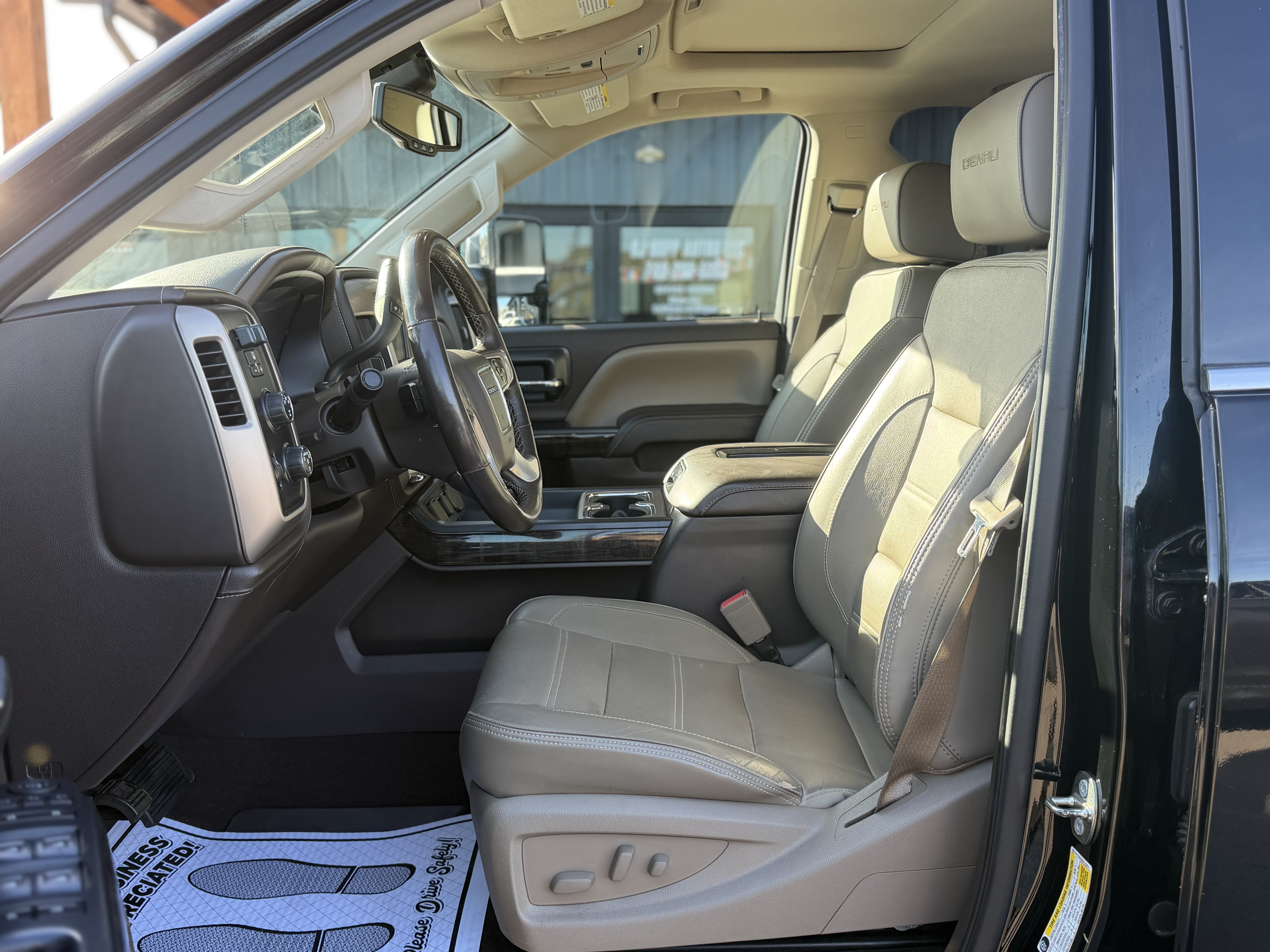 Used 2016 GMC Sierra 2500 Denali w/ Duramax Plus Package AWD/4WD image 9