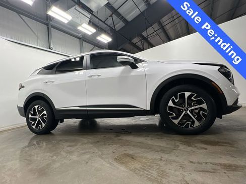 Used 2023 Kia Sportage EX image 3