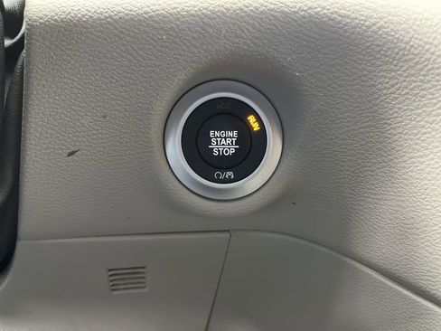 Used 2024 Chrysler Pacifica Touring-L image 20