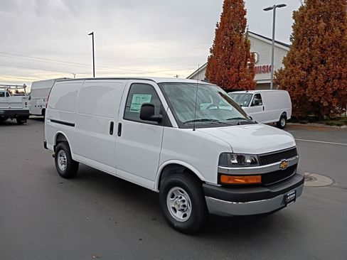New 2025 Chevrolet Express 2500 w/ Driver Convenience Package image 9