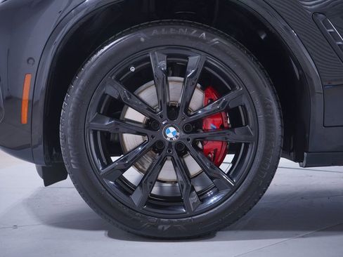 Used 2024 BMW X4 M40i w/ Premium Package image 2