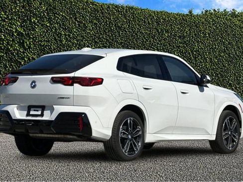 Used 2025 BMW X2 xDrive28i w/ M Sport Package AWD/4WD image 4